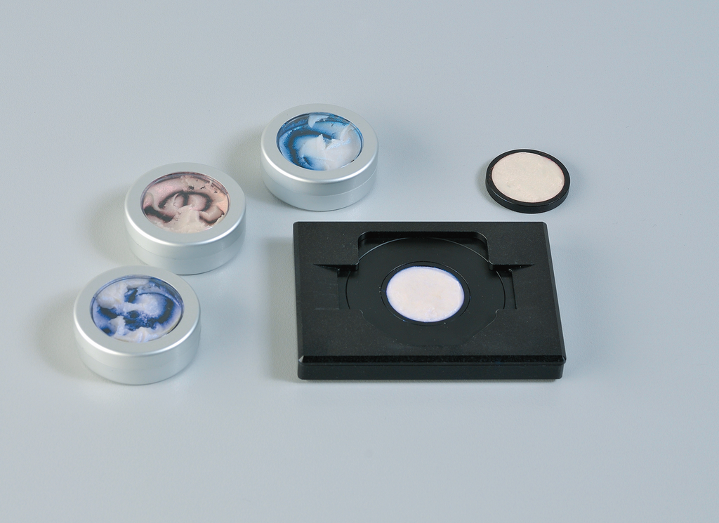 Probe measurement of pasty products with Sample Holder Round Dish - M for BYK-mac i