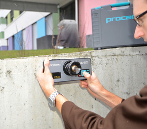 DY Pull Off Adhesion Tester in Use