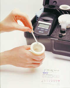 /assets%2FMultimedia%2FGARDCO%2FAssets%2FImages%2FProduct%20Images%2FpH%20Meters%20-%20Conductivity%20-%20Refractometers%2Fcd%2Fchlor_test_salts%2Fchlortest_surfacesalt2.png